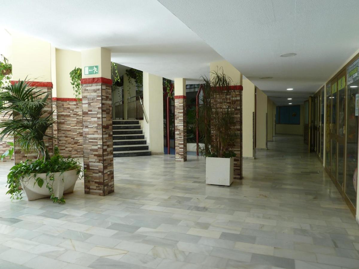 Benalmadena Benalbeach Parking Privado Exterior foto
